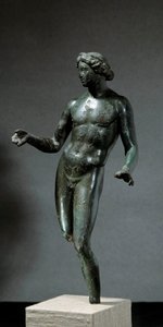 Apollo. Bronsestatue fra Mansat La Courriere, Creuse. 1. til 2. århundre e.Kr. Søn 0,295 m. Paris, Louvre-museet av Roman