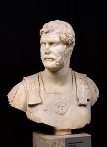 Byste av keiser Hadrian (76-138) funnet på Kreta (marmor)