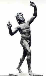 Dansende faun, fra Faunens hus, Pompeii (bronse) (s/hvitt-bilde) av Roman