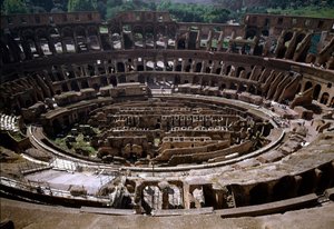 Innvendig utsikt over Colisee, bygget mellom 70 og 80 (fotografi) av Roman