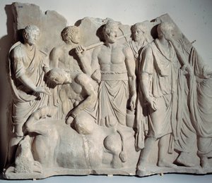 Marmorrelieff fra Forum Trajan: scene for haruspice (devin etrusque) som konsulterer tarmen til en okse med prest og liktorer. Dim. 0,6x2 m. rundt 120 e.Kr. Paris, Louvre-museet av Roman