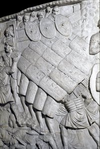 Romersk kunst: "" angrep på romerne under den første krigen"" Form fra 1862 som gjengir basrelieffene av søylen til Trajan (søylen Trajane) (Colonna Traiana) i Roma bygget under keiser Trajans regjeringstid (53-117) (lav lettelse) av Roman