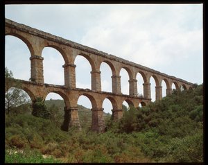 Romersk kunst: utsikt over akvedukten i Tarragona (akvedukten til Ferreres eller Pont du Diable) 1. århundre, Spania (romersk kunst: utsikt over den romerske akvedukten Pont de les Ferreres (Pont del Diable) Tarragona, Spania) av Roman