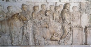 Romersk gammel kunst: offer til Gud Mars:”” suovetaurilia “” (suovetaurile) rundt 15-16 e.Kr.. Marmorskulptur, Øvre Romerrike (27 f.Kr.-235 e.Kr.), fra stedet for Champ-de-Mars (i Roma) ). Paris, Musée du Louvre av Roman