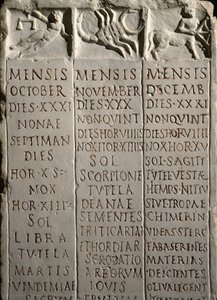 Romersk kunst: kalender fra Champs de Mars (campo marte) som viser månedene (oktober, november, desember), dagene med stjernebildene og stjernetegnene (Vekten, Skorpionen, Skytten) og det tilsvarende landbruksarbeidet. 1. århundre f.Kr.-1s av Roman