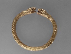 Serpent Armbånd, AD 1-100 (gull med grønne glassøyne) av Roman