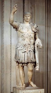 Statue av den romerske keiseren Trajan (Marcus Ulpius Traianus eller Traiano) (53-117 e.Kr.) stående, slagskip. Rundt 108 e.Kr. Søn 2 m Paris, Louvre-museet av Roman