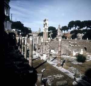Caesar Forum begynte i -54 f.Kr. og endte under keiser Augustus (Octavian eller Octavian) (63 f.Kr. - 14). Roma. av Roman