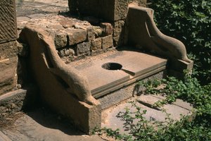 Dolphin armest offentlig toalett på forumet; Den høye keisertiden (27 f.Kr.–395 e.Kr.) av Roman Imperial Period