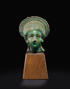 Leder av Isis-Aphrodite, ca. 1. - 2. århundre e.Kr. (fajanse) av Roman Period Egyptian