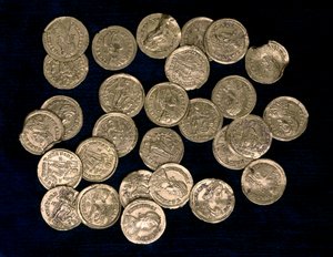 28 mynter fra perioden til den vestromerske keiseren Flavius Honorius (384-423) og den østromerske keiseren Flavius Arcadius (377/378-408), 4. og 5. århundre (mynt) av Roman Roman