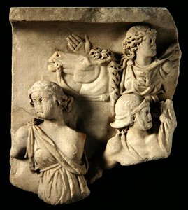 Et fragment av høyrelieffskulptur av Roman Roman