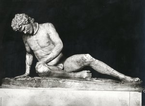Dying Gaul, kopi av en gresk original fra ca. 230-220 f.Kr. av Epigonos (marmor) (s/hvitt foto) av Roman Roman