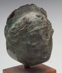 Head of Aphrodite, 500-tallet e.Kr.(?) (repoussé bronse) av Roman Roman