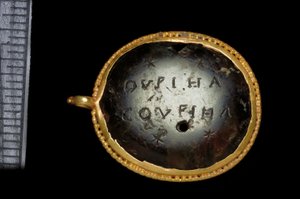 Magisk anheng, 3. - 4. århundre e.Kr. (gull og heliotrop) av Roman Roman