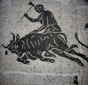 Mosaikk som viser en scene av en okseslakting og funnet i Ostia (Ostia) (nær Roma). For tiden bevart i den tidligere Ostia brannhall. av Roman Roman