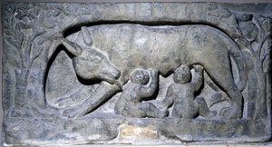 Relieff i kalkstein av Lupercal (navnet på en hule i Roma): ulv med Romulus og Remus, Museum of Avenches. av Roman Roman