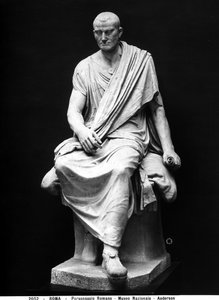 romersk senator (marmor) av Roman Roman