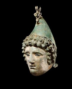 Crosby Garrett-hjelmen, sent på 1.-2. århundre e.Kr. (bronse) (se også 871728-34, 482018, 396169 og 413094) av Roman Roman