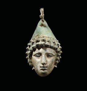 Crosby Garrett-hjelmen, sent på 1.-2. århundre e.Kr. (bronse) (se også 871729-34, 482018 og 413093-94) av Roman Roman