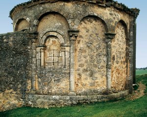Apsis sett fra utsiden, Døperen Johannes kirke. Michael (den katolske kirken St. Mikael erkeengelen) i Valdenebro, Soria, Castilla og León, Spania, slutten av 1100-tallet - begynnelsen av 1200-tallet (bilde) av Romanesque