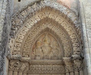 Kristus i herlighet mellom den hellige Paulus og den hellige Peter, falsk portal (skulptur av Romanesque