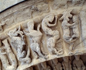 Detalj av skulpturer av sørportalen av Romanesque