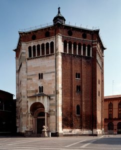 Utvendig visning av dåpskapellet av Romanesque