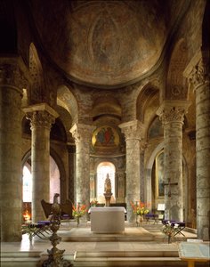 Romansk kunst: indre utsikt over kirken Notre Dame (Notre-Dame) la Grand, Poitiers (Wien) av Romanesque