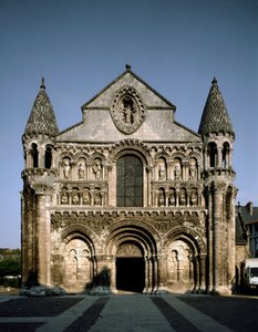 Romansk kunst: utsikt over Notre Dame la Grande (Notre-Dame-la-Grande). Poitiers fra 1100-tallet (Wien) av Romanesque