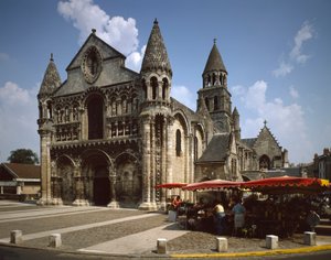 Romansk kunst: utsikt over Notre Dame la Grande (Notre-Dame-la-Grande). Poitiers fra 1100-tallet (Wien) av Romanesque