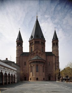 Romansk kunst: utsikt over katedralen Saint Martin, bygget mellom det 10. og 12. århundre. Mainz, Tyskland av Romanesque
