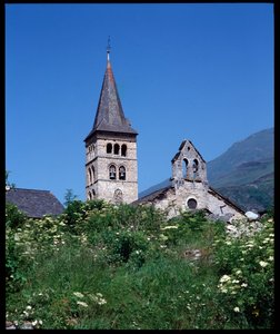 Utsikt over kirken St Mary, Arties (fotografi) av Romanesque
