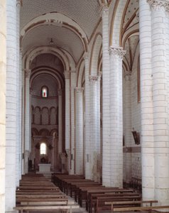 Utsikt over skipet av Romanesque