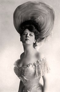 Camille Clifford 1885-1971, belgisk skuespillerinne, 1905.