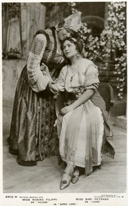 Rosina Filippi og Sari Petrass, skuespillerinner, c1912. av Rotary Photo