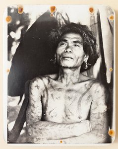 En tatovert Ifugao fra Kababuyan-distriktet av Roy Barton