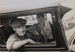 Uten tittel (Menn i lastebil) av Russell Lee