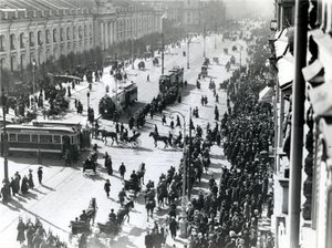 Demonstrasjon i St. Petersburg mot Lena-massakren i Sibir, april 1912 av Russian Photographer