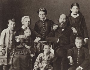 Lenin blant familien hans, Simbirsk, 1879 av Russian Photographer