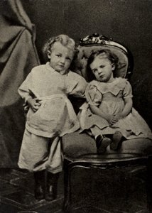 Lenin i en alder av fire og søsteren Olga, Simbirsk av Russian Photographer