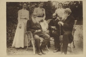 Leo Tolstoy med familie og venner av Russian Photographer