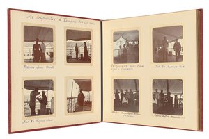 Den russiske keiserfamilien, side fra et album med fotografier, ca. 1897-99 (s/hvitt-foto) (se også 487673-80) av Russian Photographer