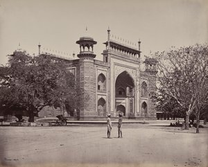 Agra. Porten til hagene rundt Taj Mahal av Samuel Bourne