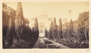 Agra; Taj sett fra fontenen av Samuel Bourne
