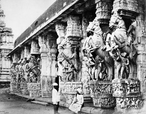 Utskårne hestesøyler i Ranganatha-tempelet, Srirangam, 1869