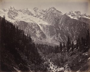 Scene i øvre Himalaya. Utsikt over Manga-dalen av Samuel Bourne