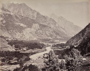 Øvre Himalaya. Utsikt over Buspa-dalen fra Sangla av Samuel Bourne