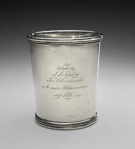 Tumler, ca. 1857 (sølv) av Samuel Simpson