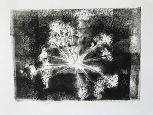 Sidhel E, 2020, (monoprint) av Sarah Thompson Engels